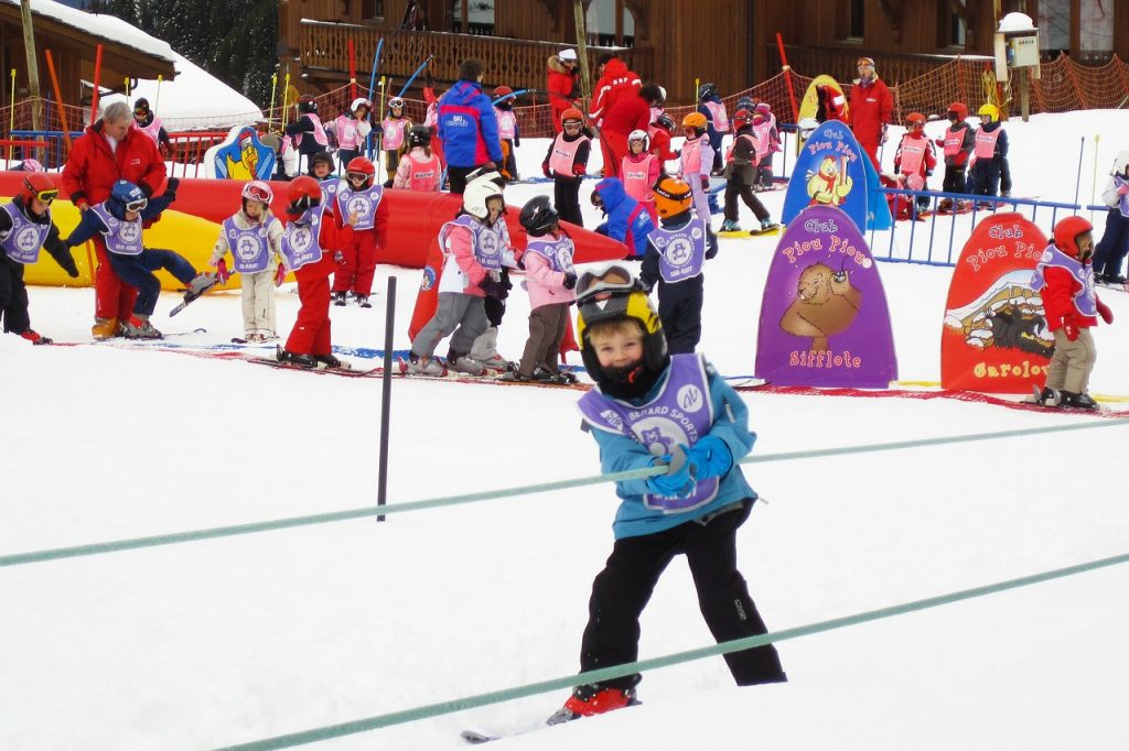children learning how to ski